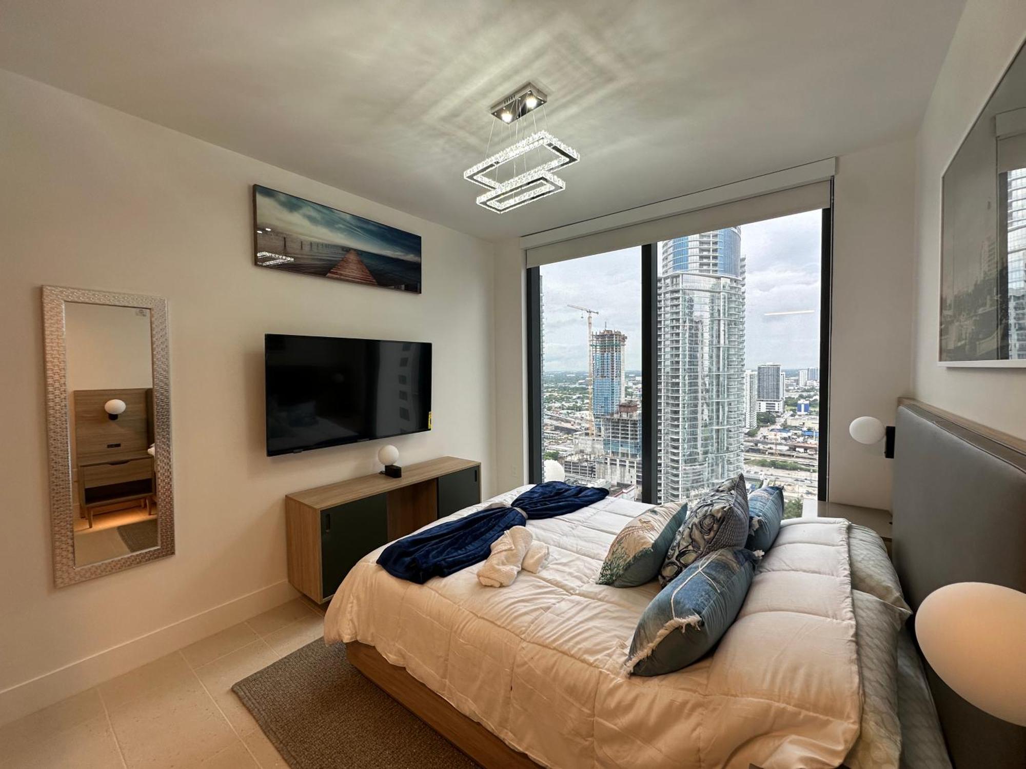 Glamorous Gale Ocean View Balcony & *