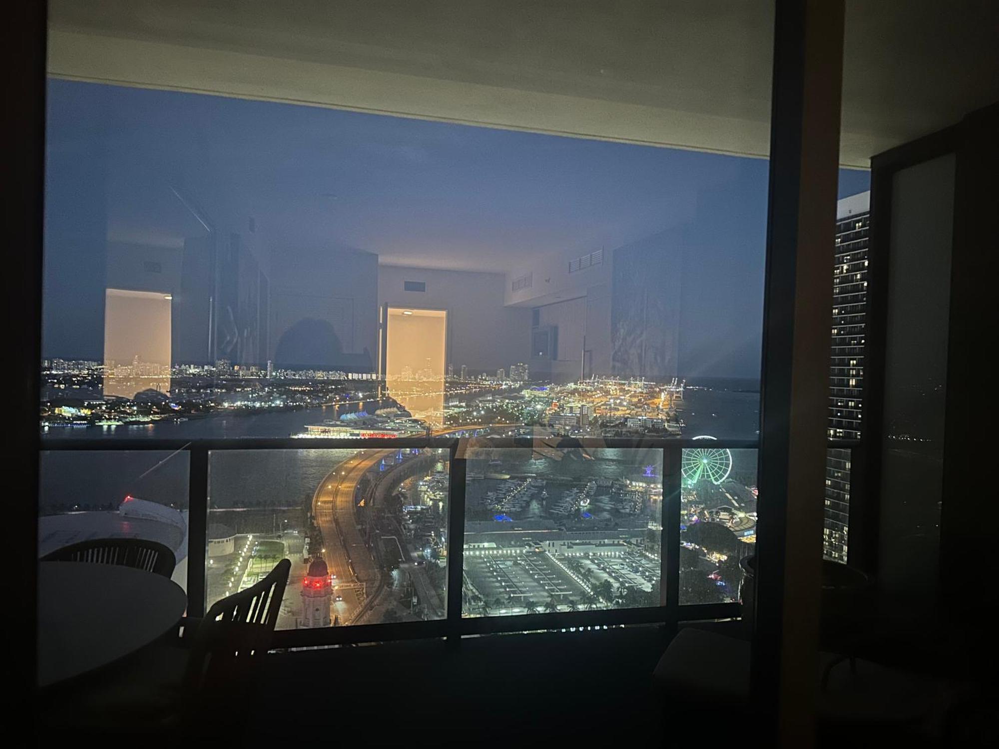 Glamorous Gale Ocean View Balcony & Apartamento Miami