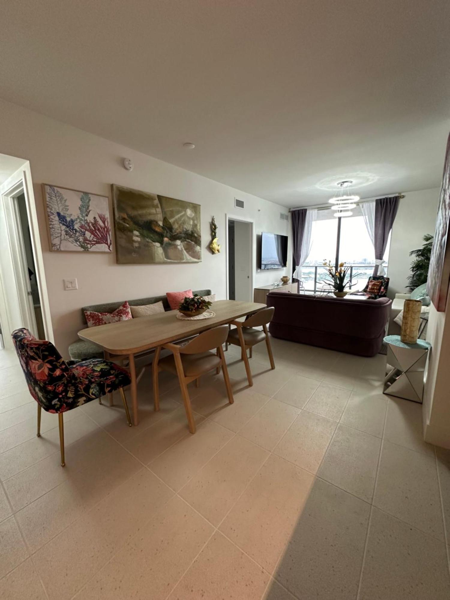Glamorous Gale Ocean View Balcony & Apartment *