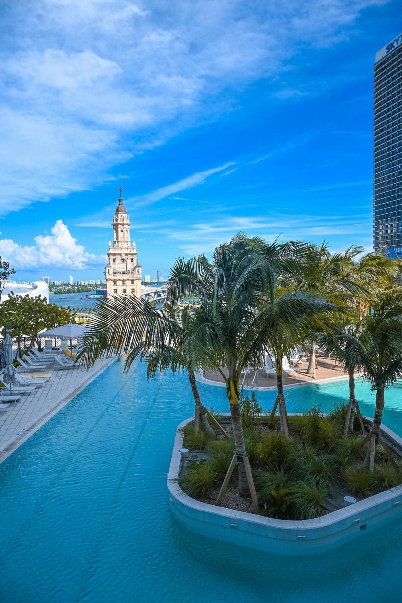 Glamorous Gale Ocean View Balcony & Apartment Miami