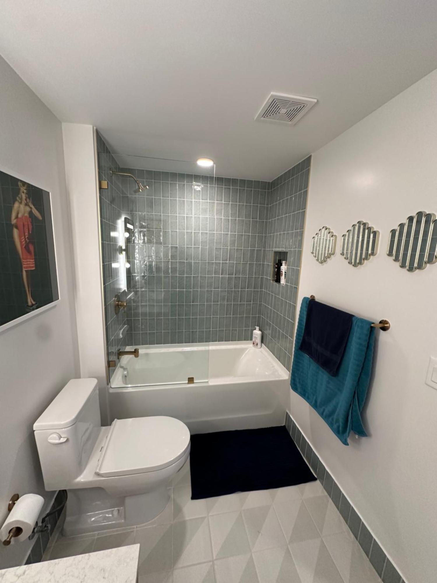 Glamorous Gale Ocean View Balcony & Apartment