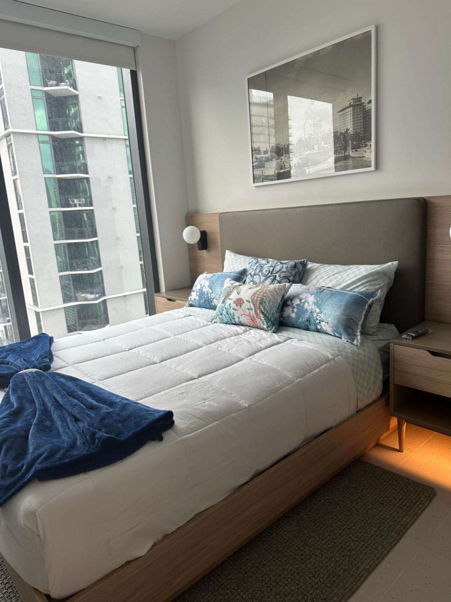 Glamorous Gale Ocean View Balcony & Apartment Miami