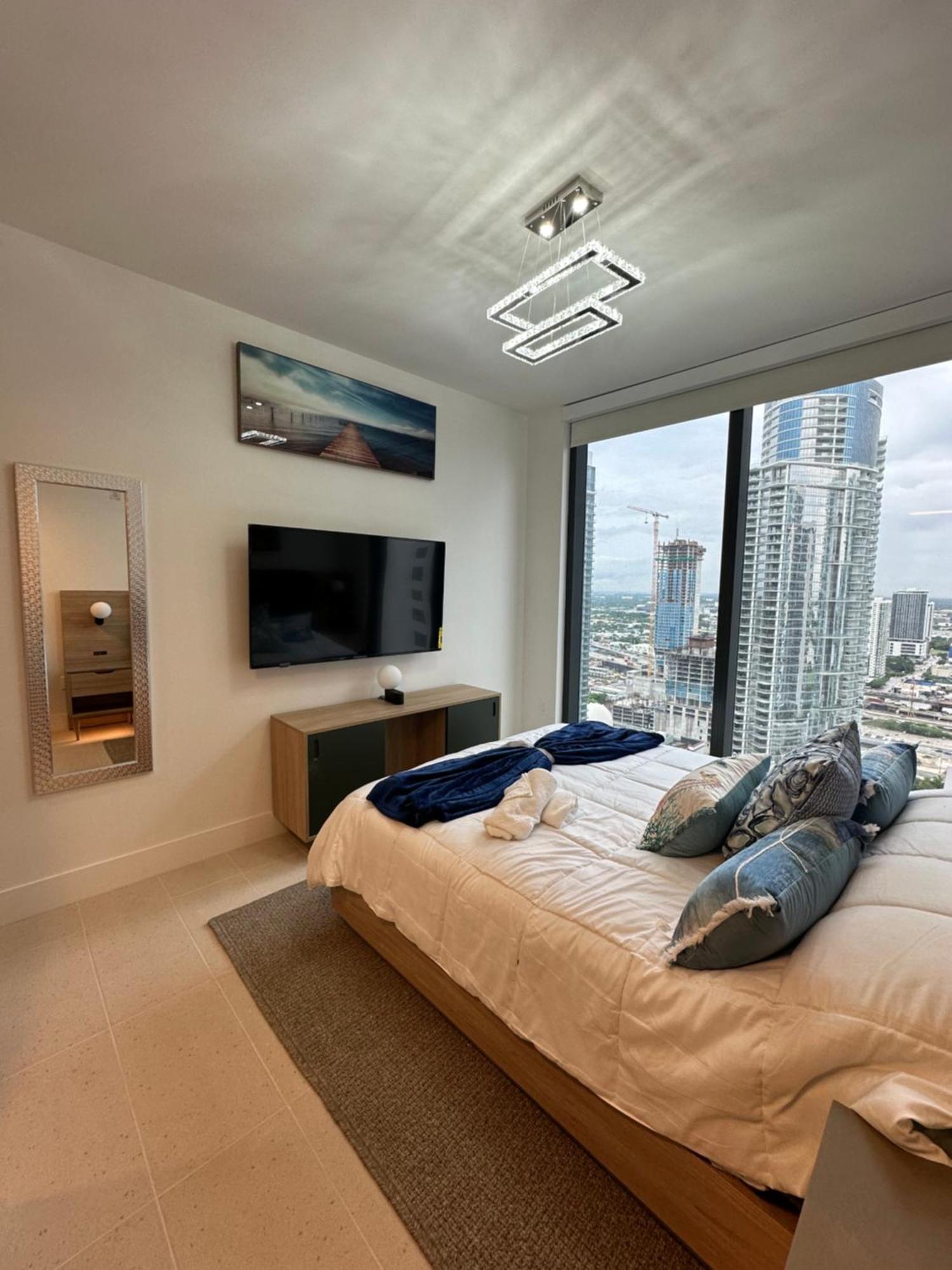 Glamorous Gale Ocean View Balcony & *