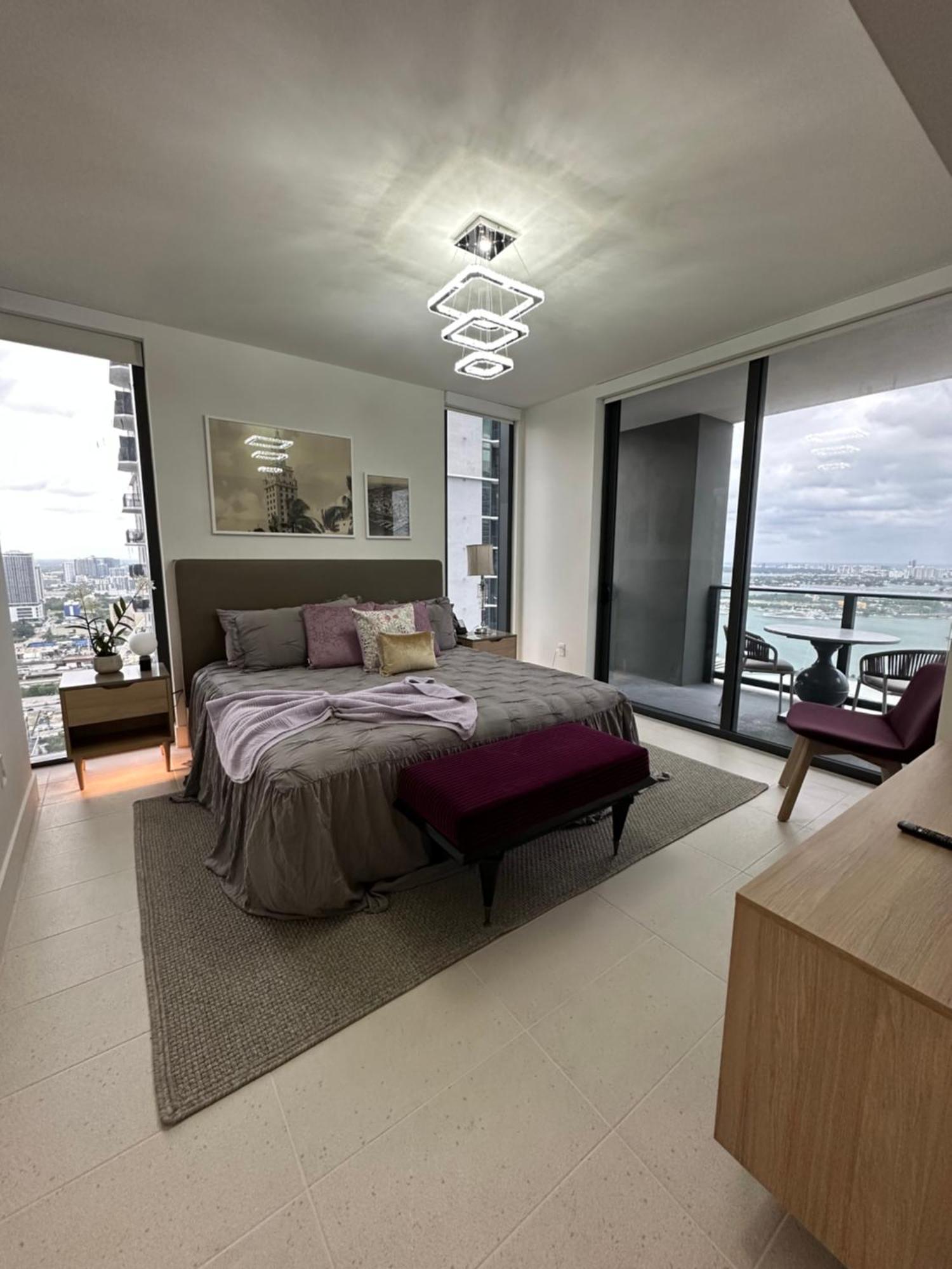 Glamorous Gale Ocean View Balcony & Apartment *