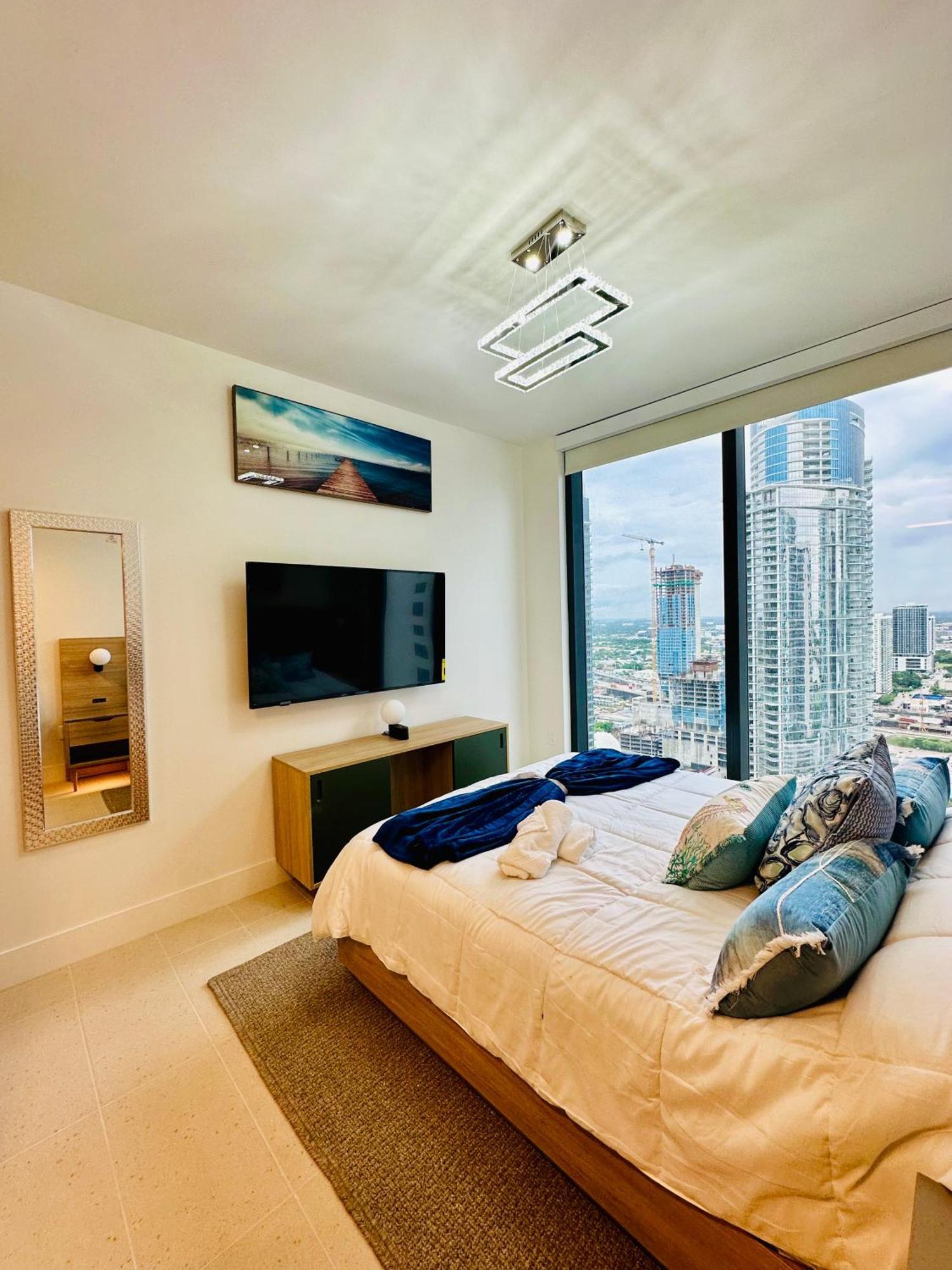 Glamorous Gale Ocean View Balcony & Miami