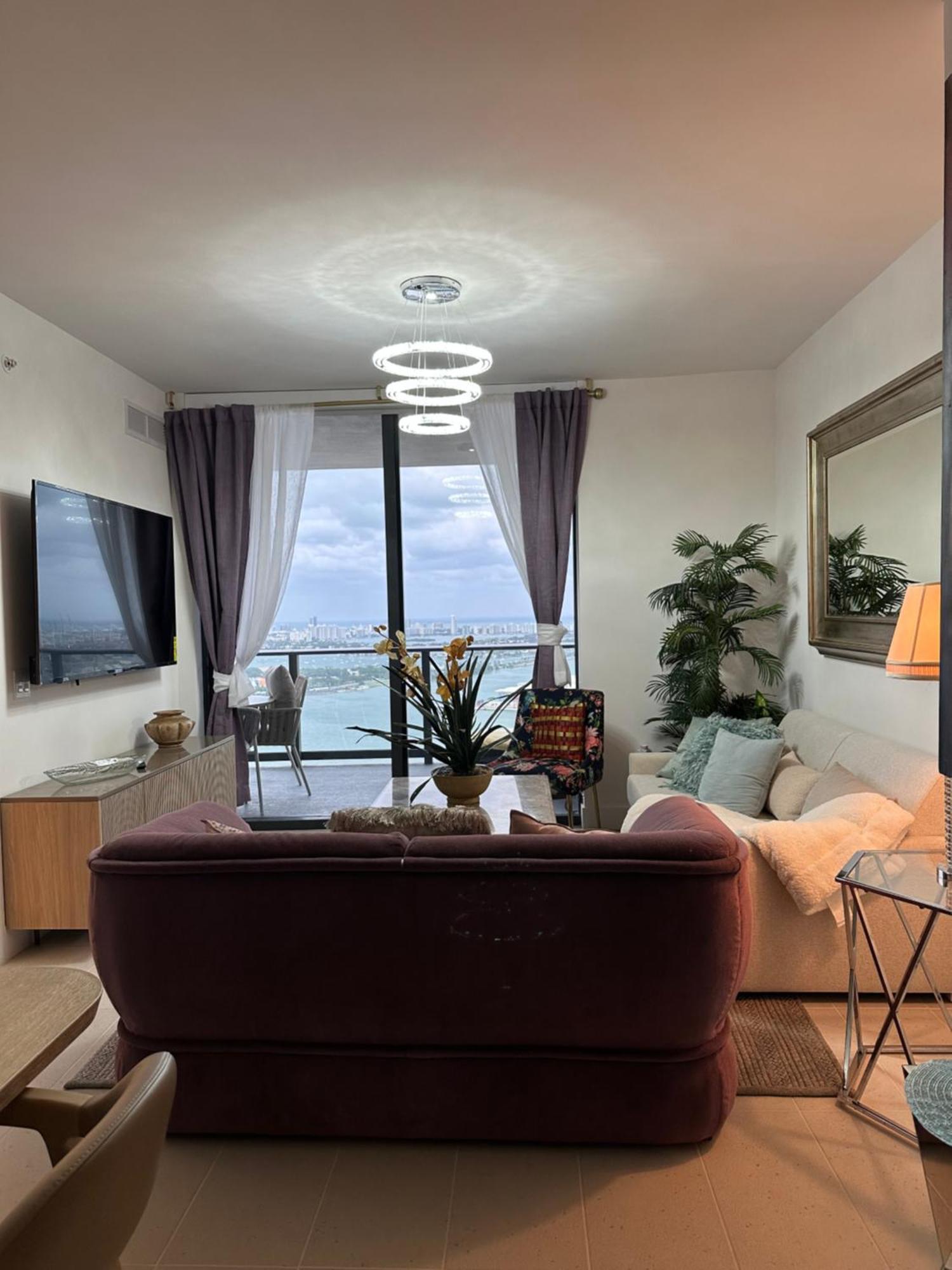 Glamorous Gale Ocean View Balcony & Apartment