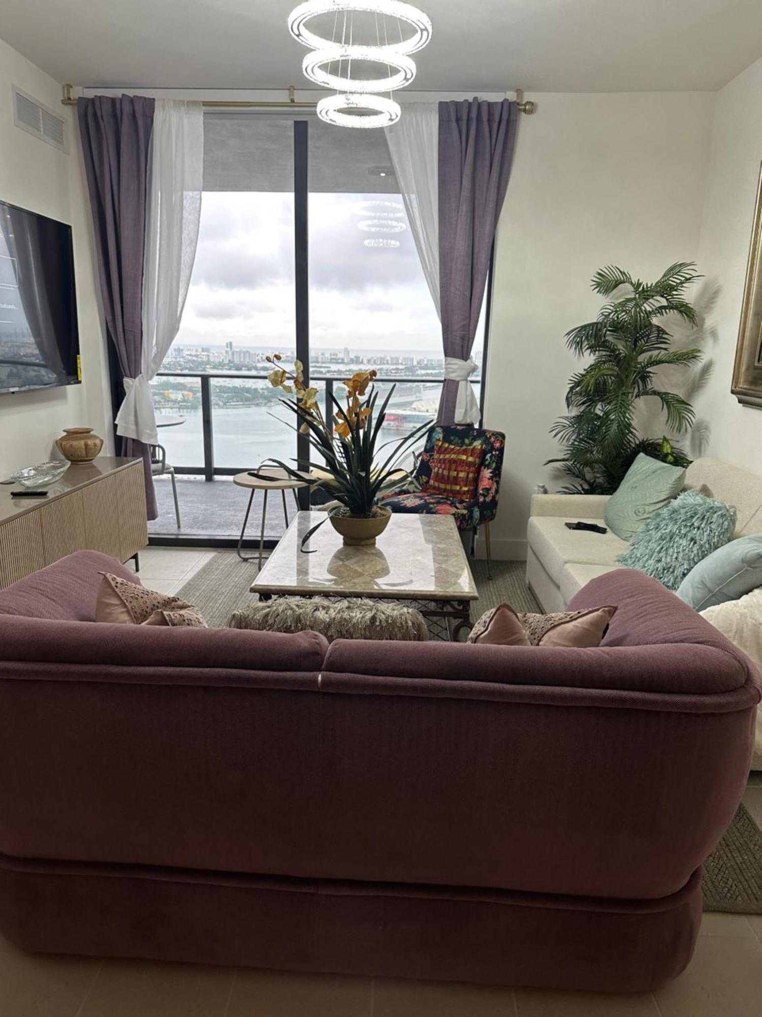Glamorous Gale Ocean View Balcony & Miami